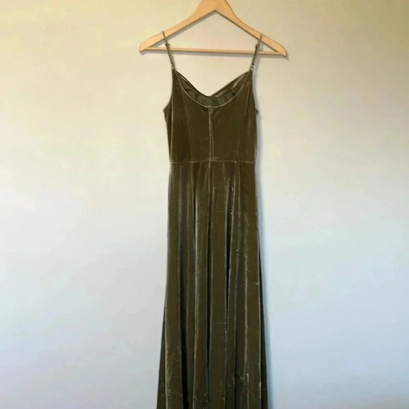 DB Studio Celebrate Green Velvet Front Slit Cowl Neck Gown Maxi  Dress - Picture 4 of 6